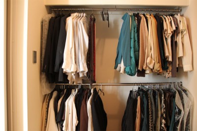 一人暮らしで服が多い人はアイデア収納と洋服管理術でお悩み解決！